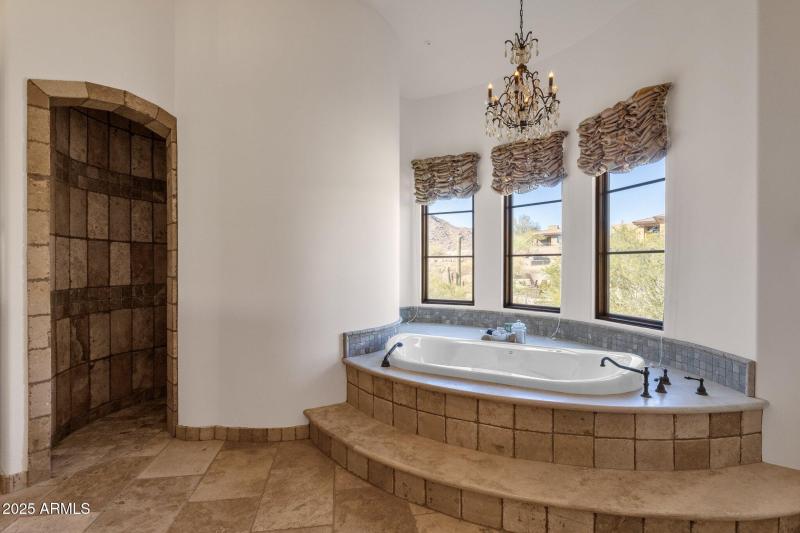 53-web-or-mls-14675-e-paradise-dr