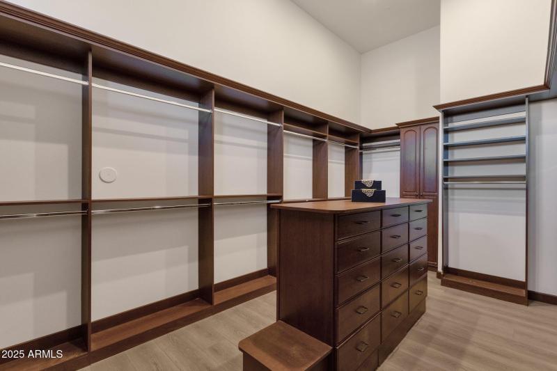 55-web-or-mls-14675-e-paradise-dr