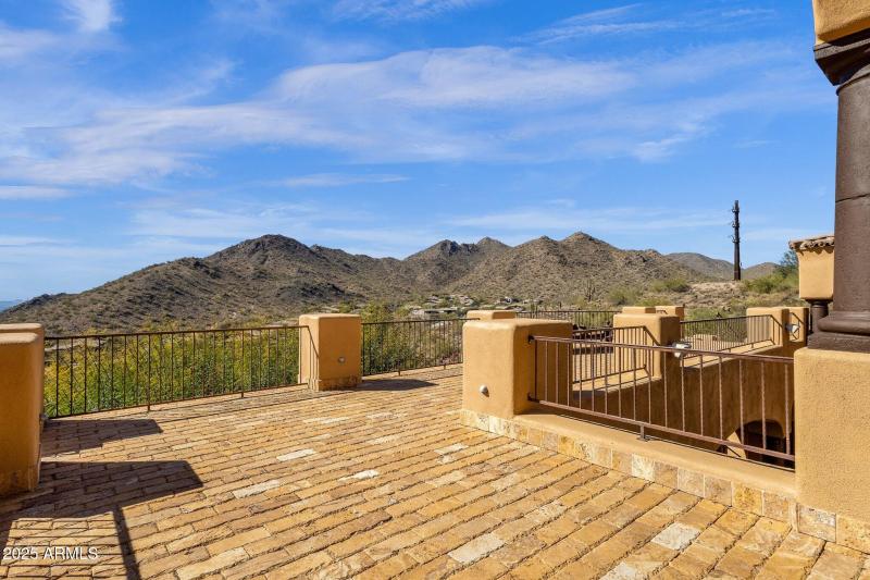 65-web-or-mls-14675-e-paradise-dr