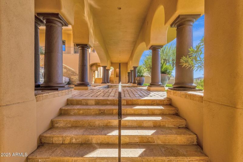 71-web-or-mls-14675-e-paradise-dr