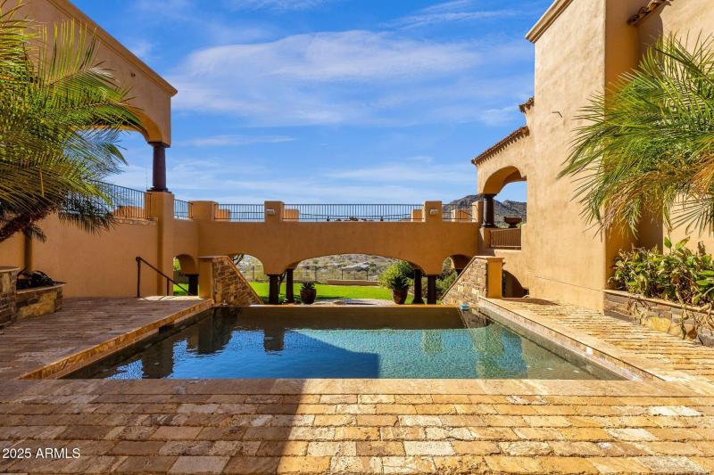 80-web-or-mls-14675-e-paradise-dr