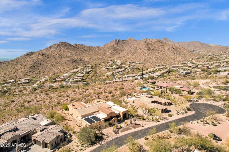 91-web-or-mls-14675-e-paradise-dr