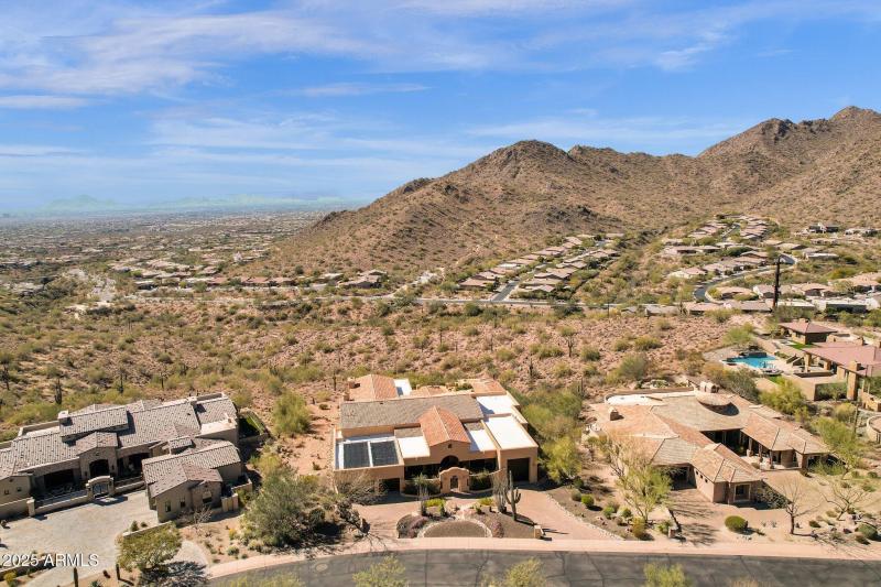 92-web-or-mls-14675-e-paradise-dr