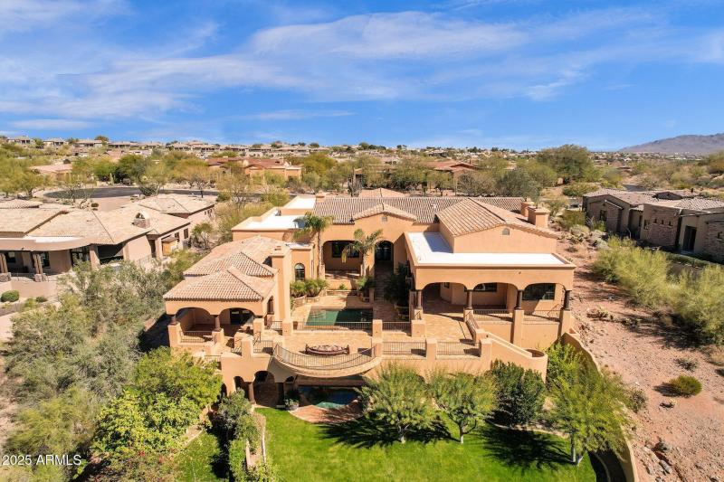 102-web-or-mls-14675-e-paradise-dr