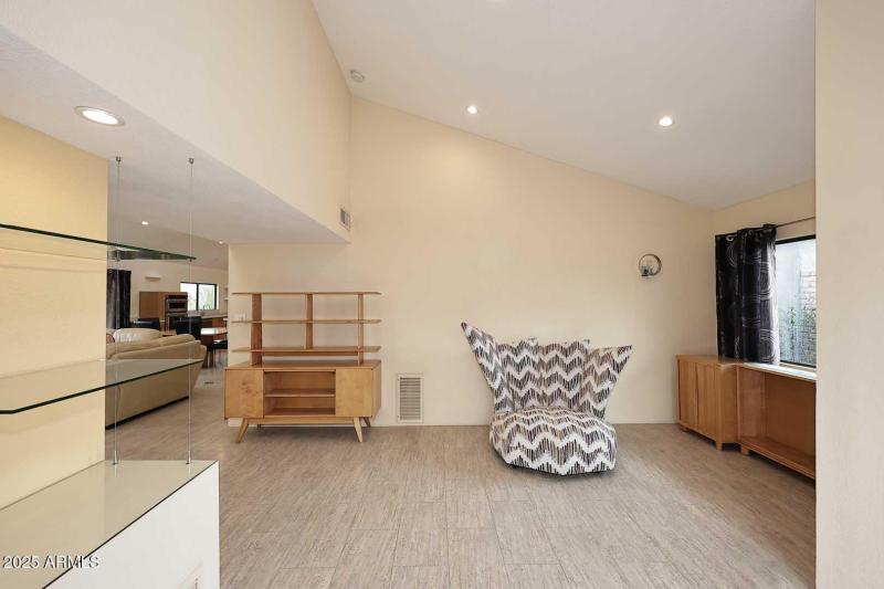 Foyer-Sitting Area