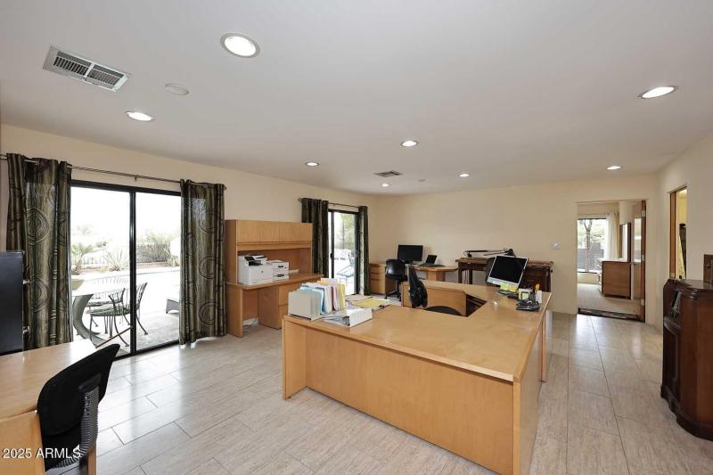 Home Office-3rd Bedroom