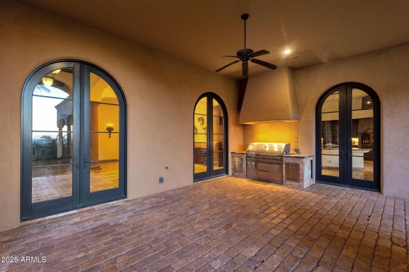 26-web-or-mls-14675-e-paradise-dr
