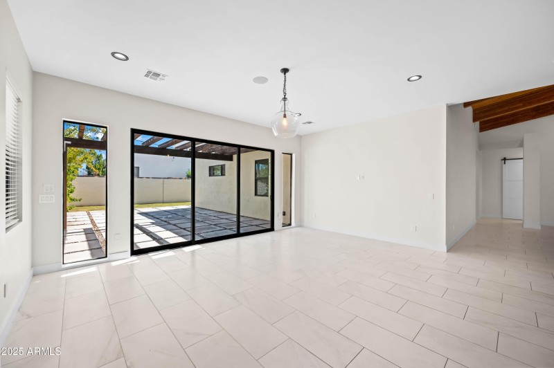 4409 N 32nd St, Phoenix, AZ 85018-22