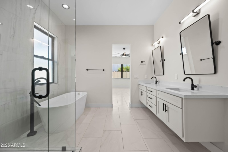 4409 N 32nd St, Phoenix, AZ 85018-44