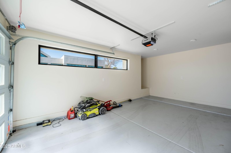 4409 N 32nd St, Phoenix, AZ 85018-61