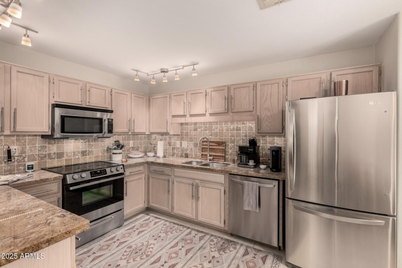 14 - Thompson Peak 15050