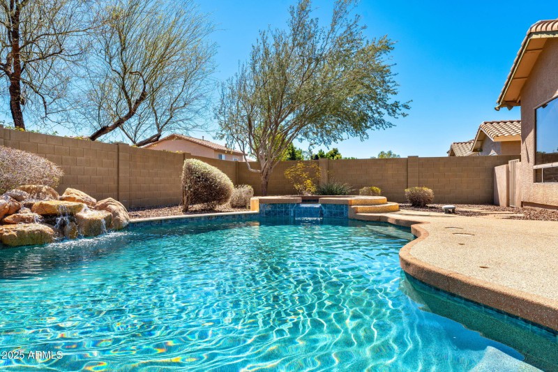 Sparkling Pool & Spa