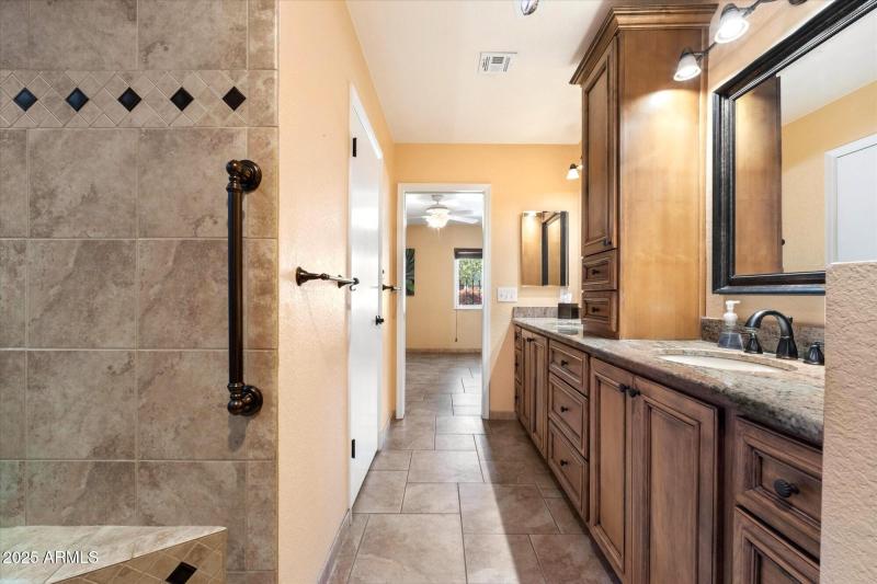 BENCH / DOUBLE SINKS