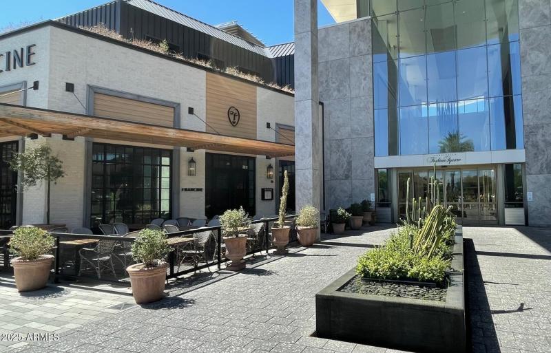 NEAR FASHION SQUARE MALL