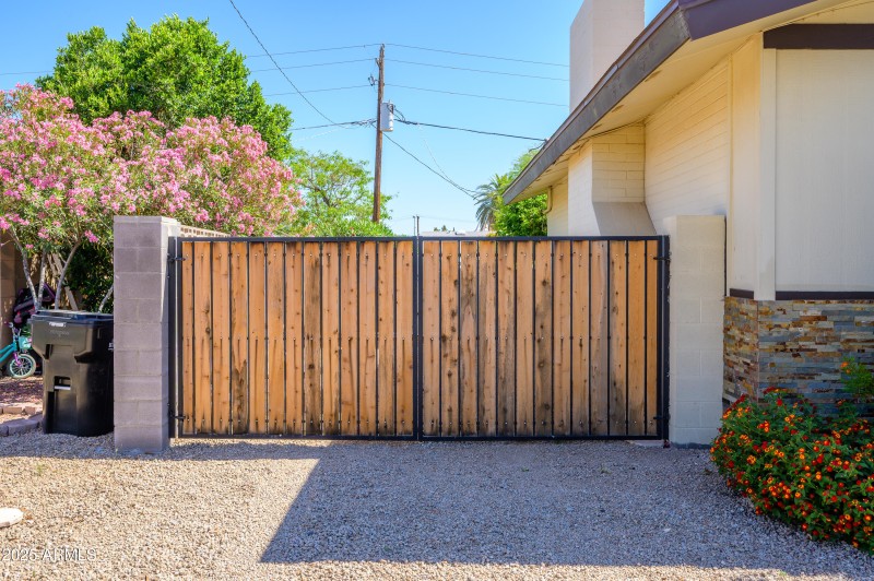 EAST SIDE RV GATE