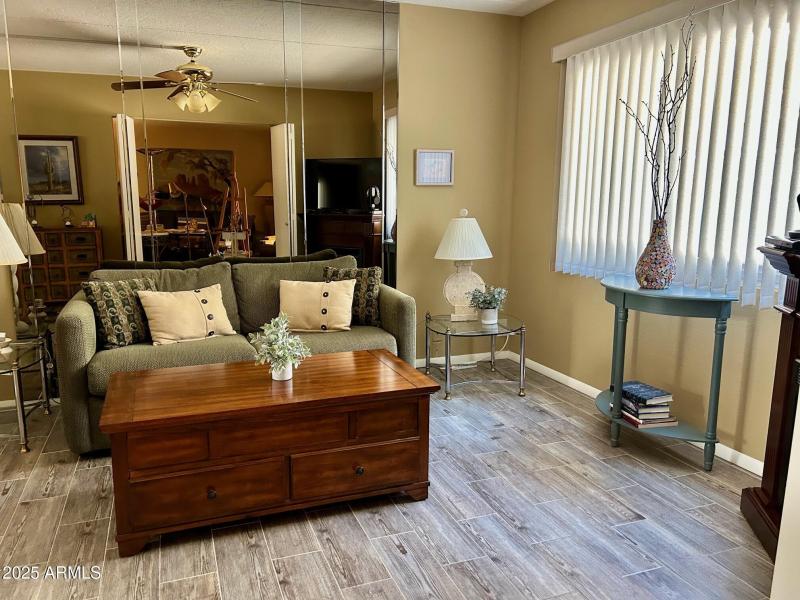 Den/2nd Bedroom