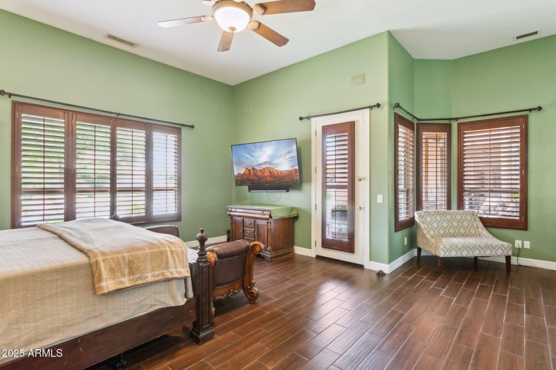 22-web-or-mls-6428-w-eugie-ave