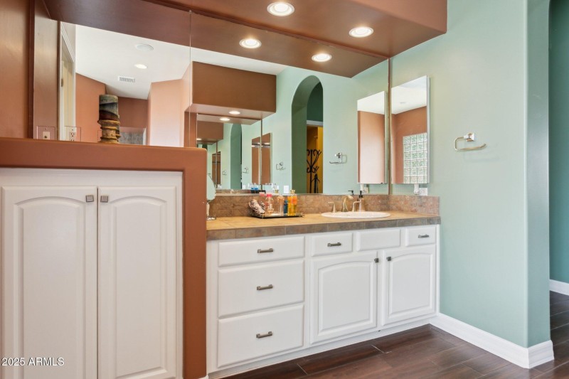 25-web-or-mls-6428-w-eugie-ave