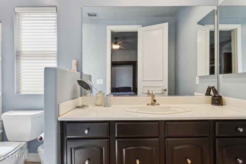 31-web-or-mls-6428-w-eugie-ave