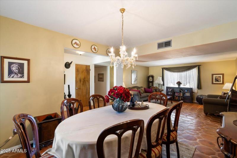 09-Dining Room