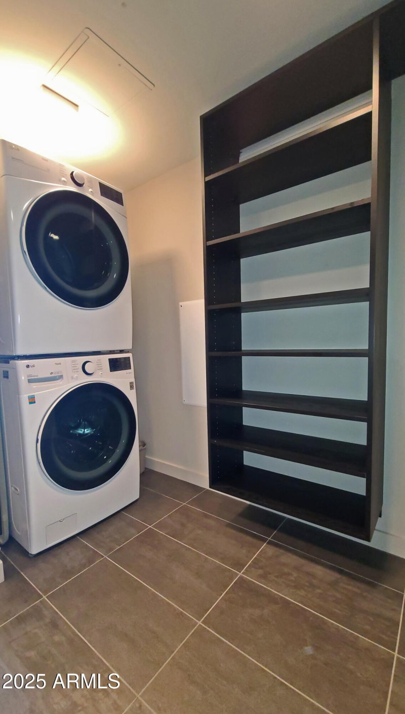 Primary Closet - Laundry