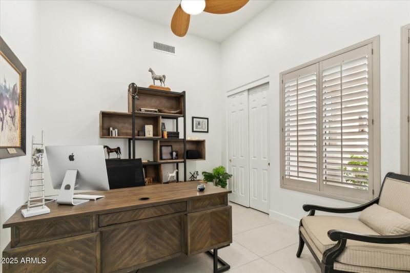 Bedroom 2/Office