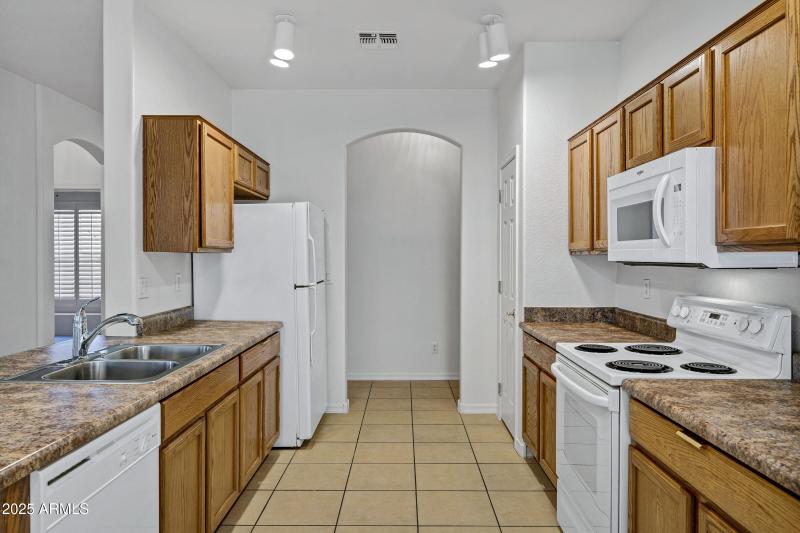 3640 E Torrey Pines Ln-22