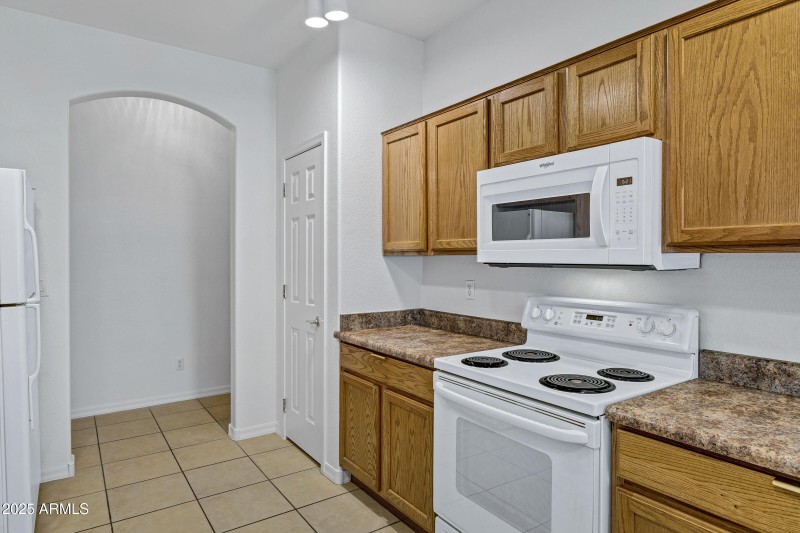 3640 E Torrey Pines Ln-23