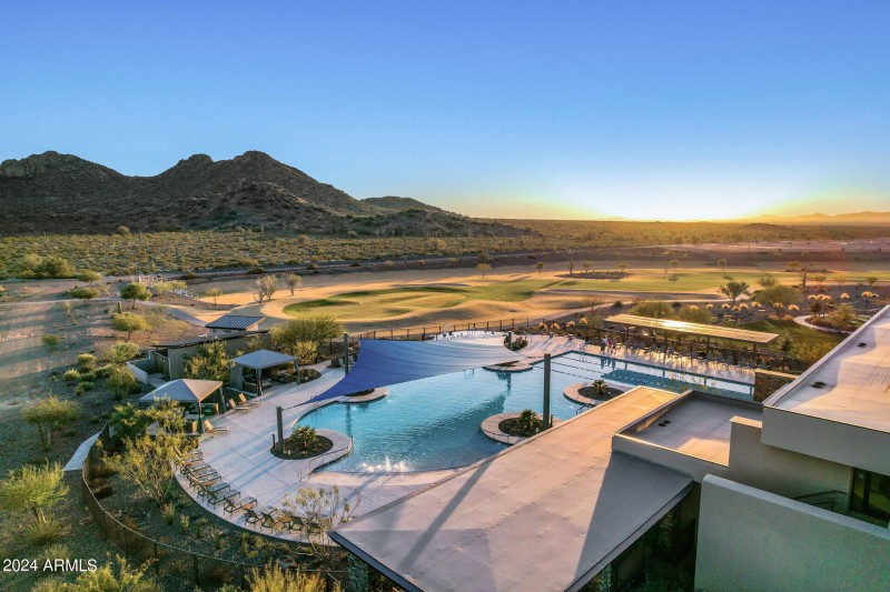 93_26568_W_Cat_Balue93_mls