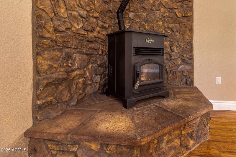 photo(13) 116 W Skyhook SL Staci 053125