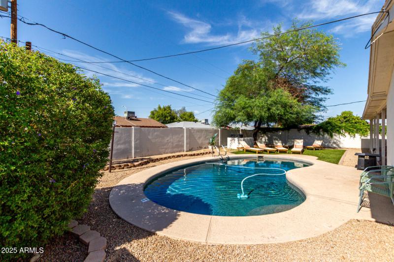 Pool/side