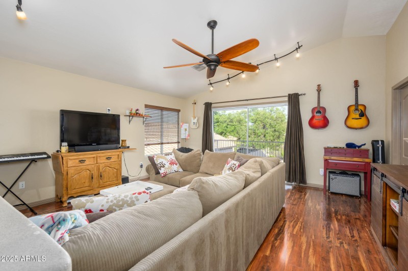 34-web-or-mls-Pontiac-4