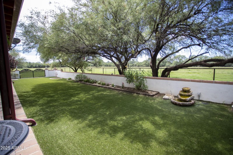 RS_MainHouse_Backyard_0503