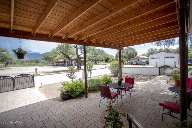 RS_MainHouse_FrontCourtyard_0499