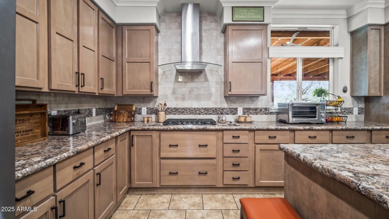 145-web-or-mls-3155-w-elephant-head-rd