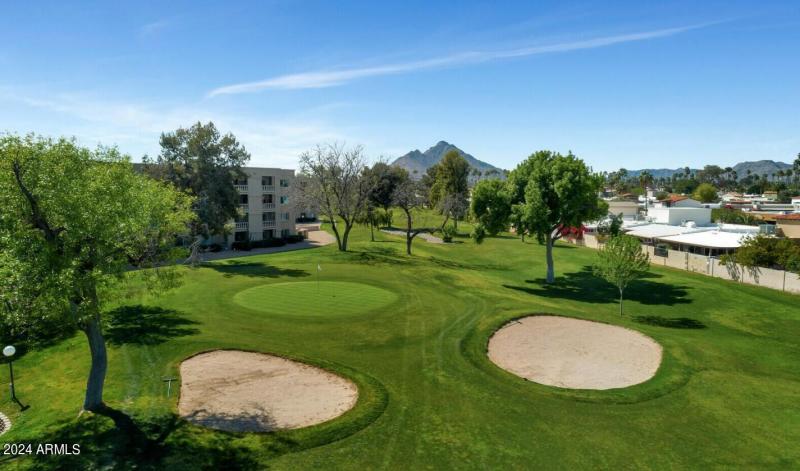 Golfcourse + Mountain Views