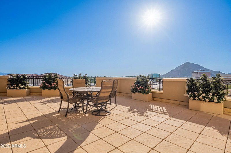 900 Sq Ft Terrace