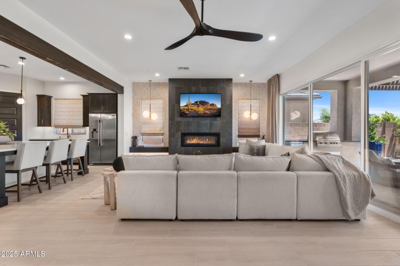 9-web-or-mls-21315-n-59th-ter