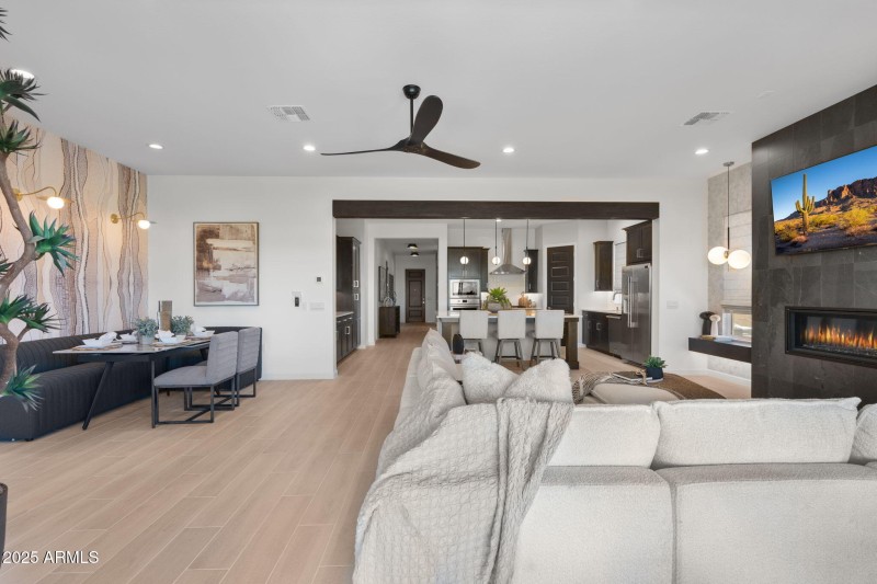 24-web-or-mls-21315-n-59th-ter