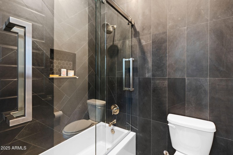 44-web-or-mls-21315-n-59th-ter