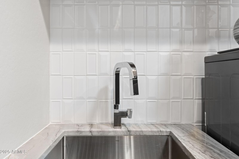 51-web-or-mls-21315-n-59th-ter