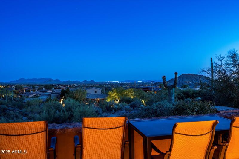 Cocktail bar overlooking the valley