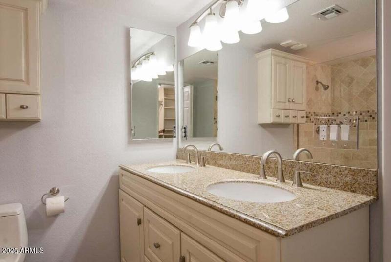08MasterBath01