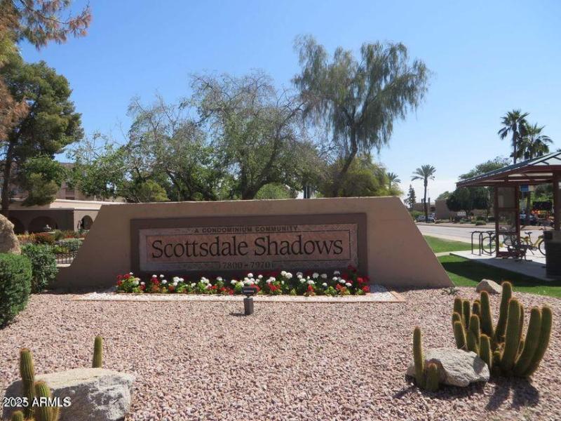 16Scottsdale_Shadows_Sign
