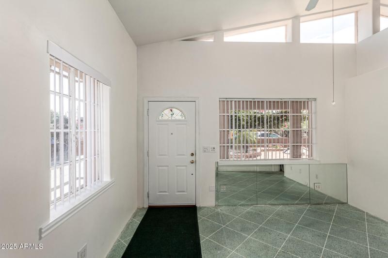 Front door/foyer area