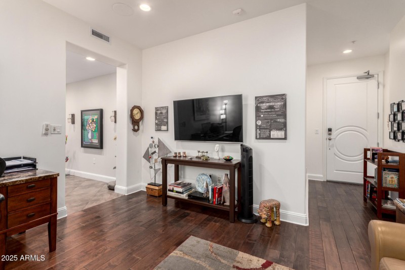 Den w sperate entrance