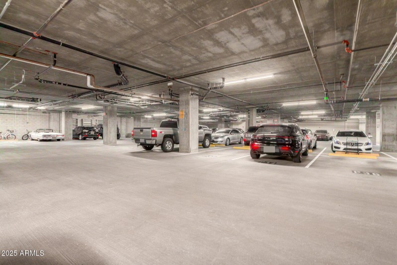 2 Tandem spots w storage