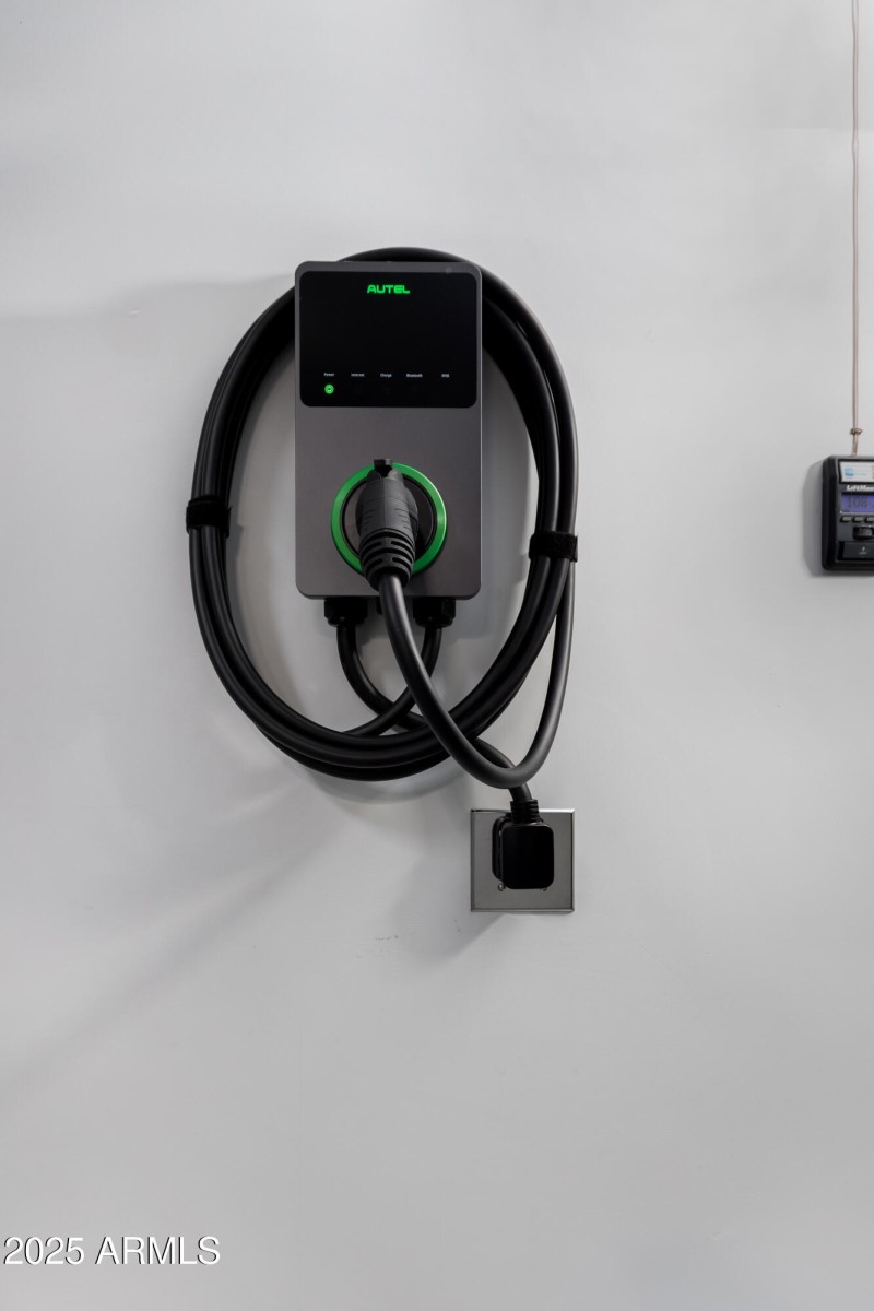 E-V CAR CHARGER