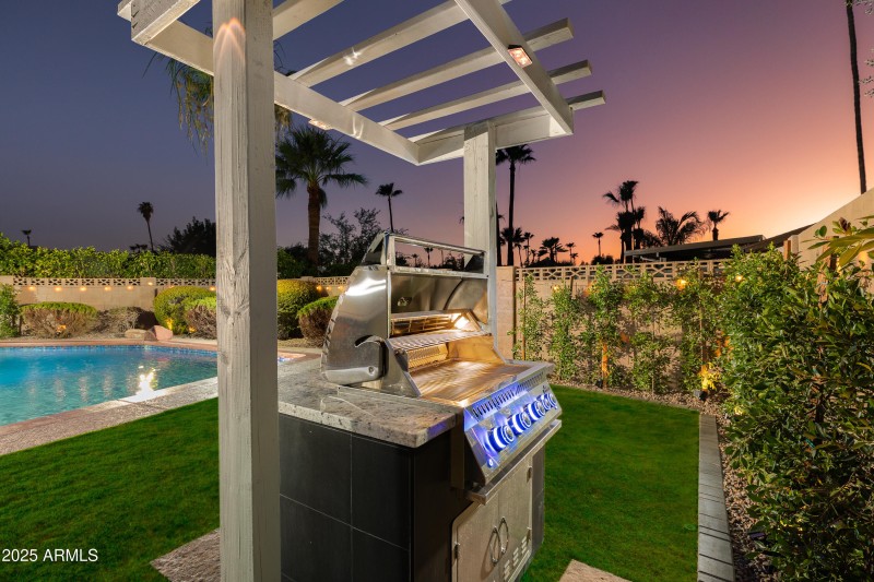 BUILT-IN BBQ