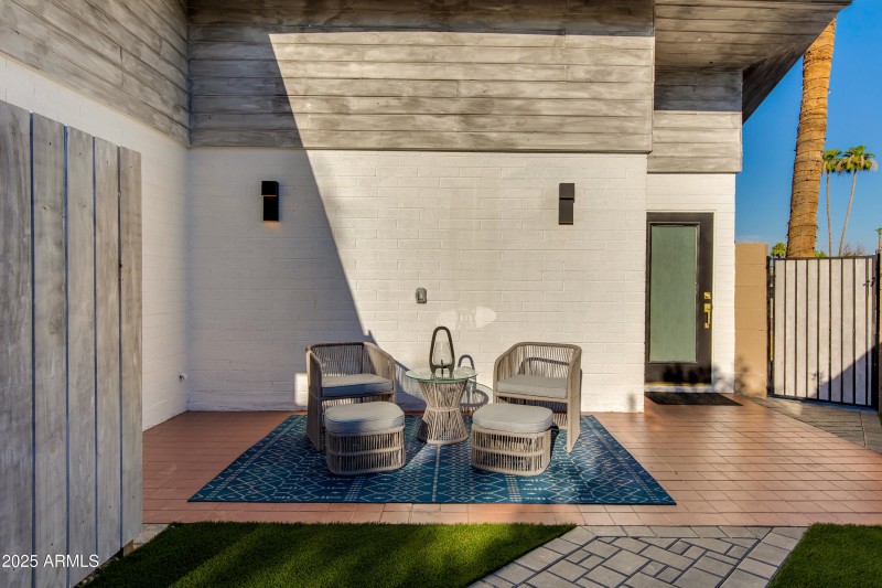 SIDE PATIO